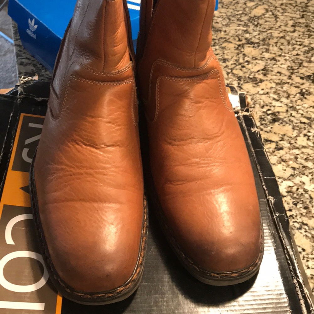Boot - Picture 2 of 4